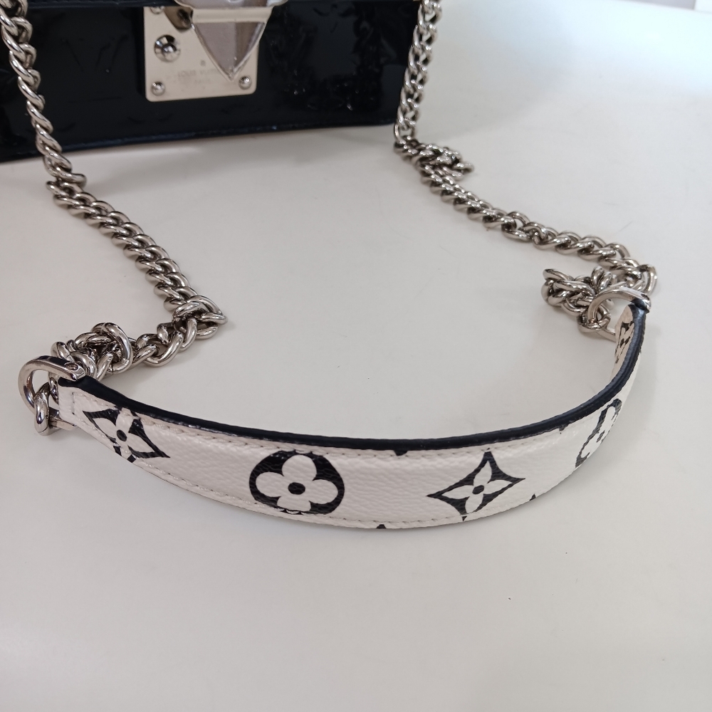 Louis Vuitton Vernis Epi Monogram Wynwood Black and White Crossbody Bag - Picture 14 of 14
